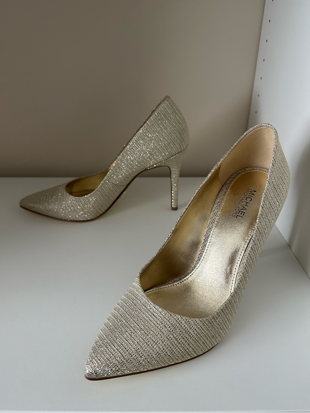 🥂Michael Kors Champagne Glitter Mesh Claire Pump